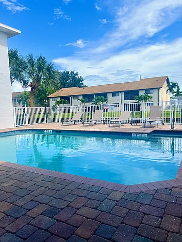 710 SW 47th St Photo 1