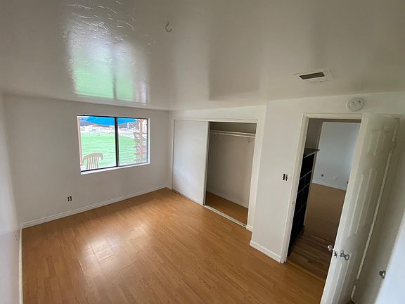 3rd image of 864 Glencoe Dr
