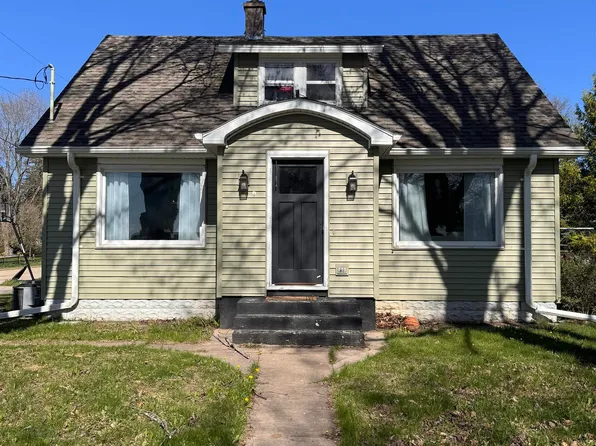 202 Grove St, Manawa, WI 54949