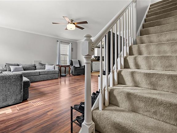 3rd image of 1323 Oleander Ave