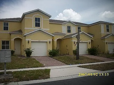 3 bed, 1400 sqft, $1,995 — Photo 2