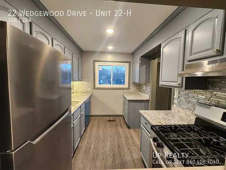 22 Wedgewood Dr #22-H — Photo 3