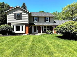 340 Crescent Ln, Thiensville, WI 53092
