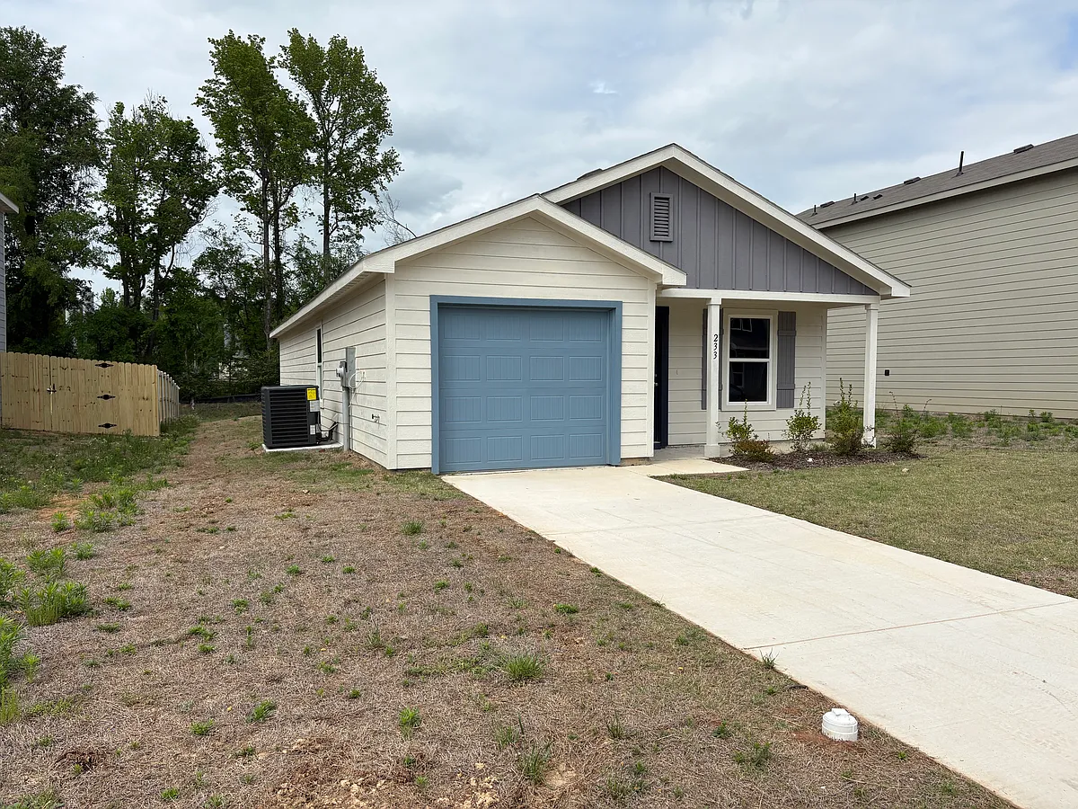 Building Photo - 233 Blue Bird Ln