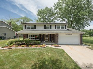 9S166 Portsmouth Ct, Darien, IL
