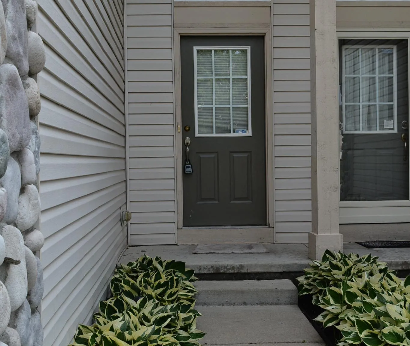 2 bed, 2.5 bath, 1408 sqft, $2,100 — Photo 2