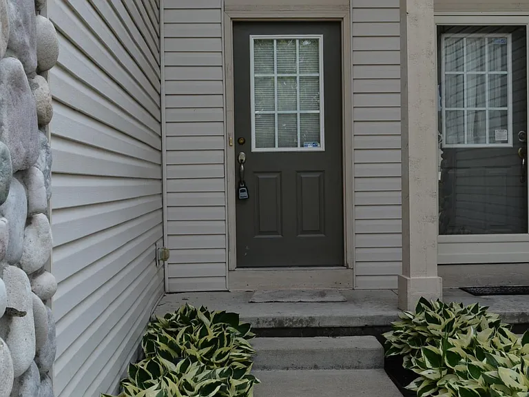 26647 Kirkway Dr — Photo 2