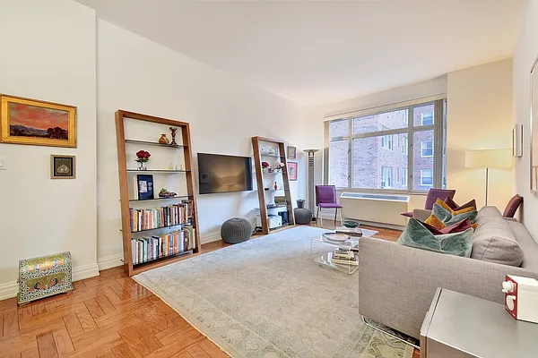 Rented by City Connections Realty | media 2