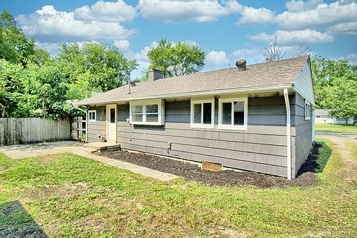 3rd image of 3386 Brumbaugh Blvd