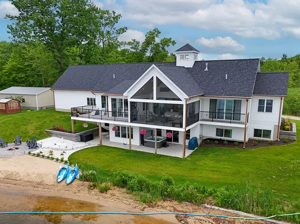 17463 N Suwanee Trl, Howard City, MI 49329