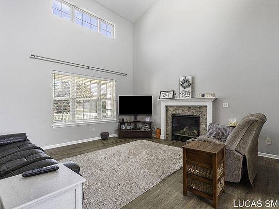 5th image of 3863 Suntree Ave