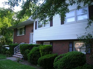 553 Hobart Rd, Paramus, NJ 07652