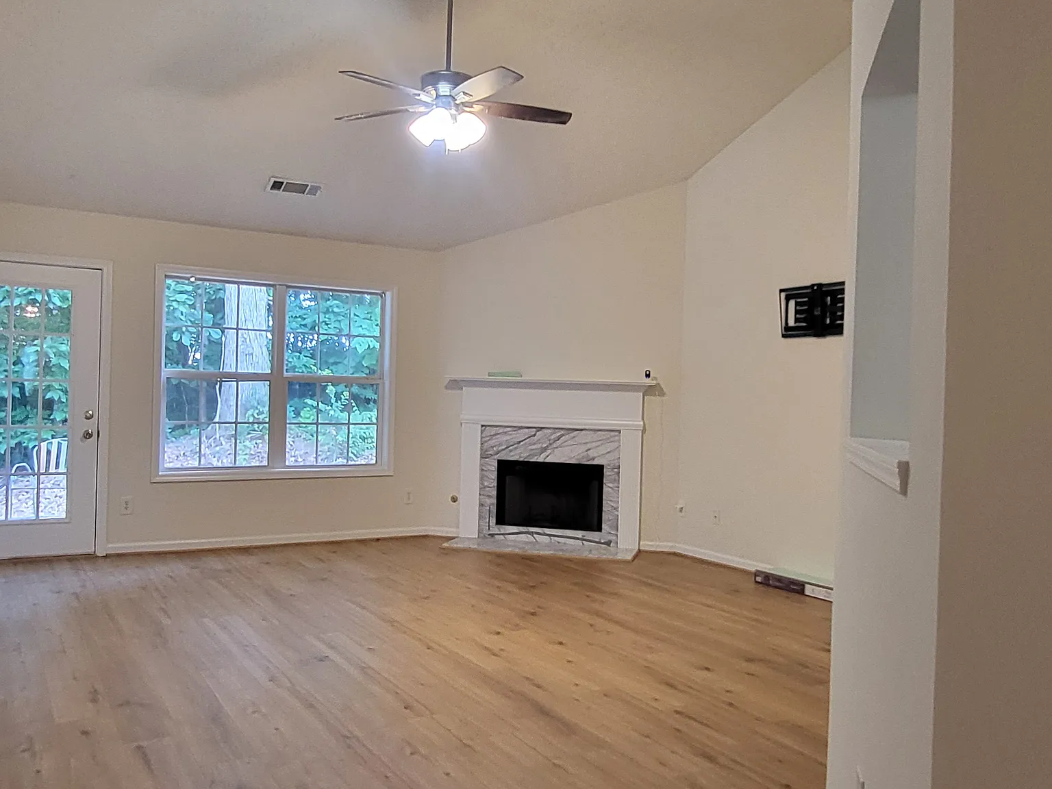 3 bed, 1808 sqft, $2,300 — Photo 2