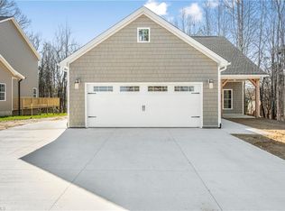 4510 Balsom Rd, Pfafftown, NC 27040