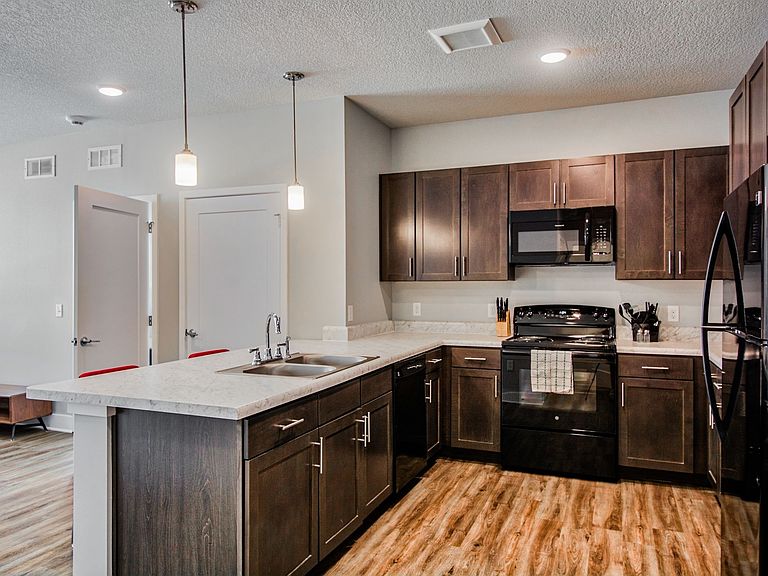 Flats on 5th Apartment Rentals - Des Moines, IA | Zillow