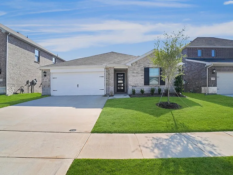 2131 Mustang Way — Photo 2