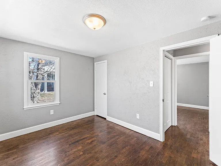 33085 W 82nd St — Photo 17
