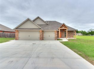 101 Southpointe Ave, Tuttle, OK 73089