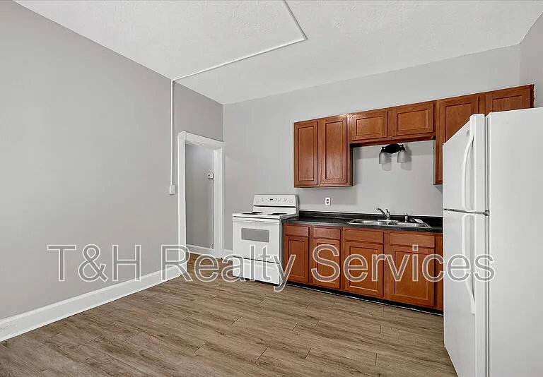 100 N Muessing St — Photo 11