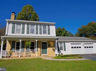 10603 Oxford Ct, Great Falls, VA 22066