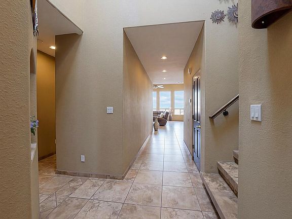 4th image of 705 Chihuahua Rd NE