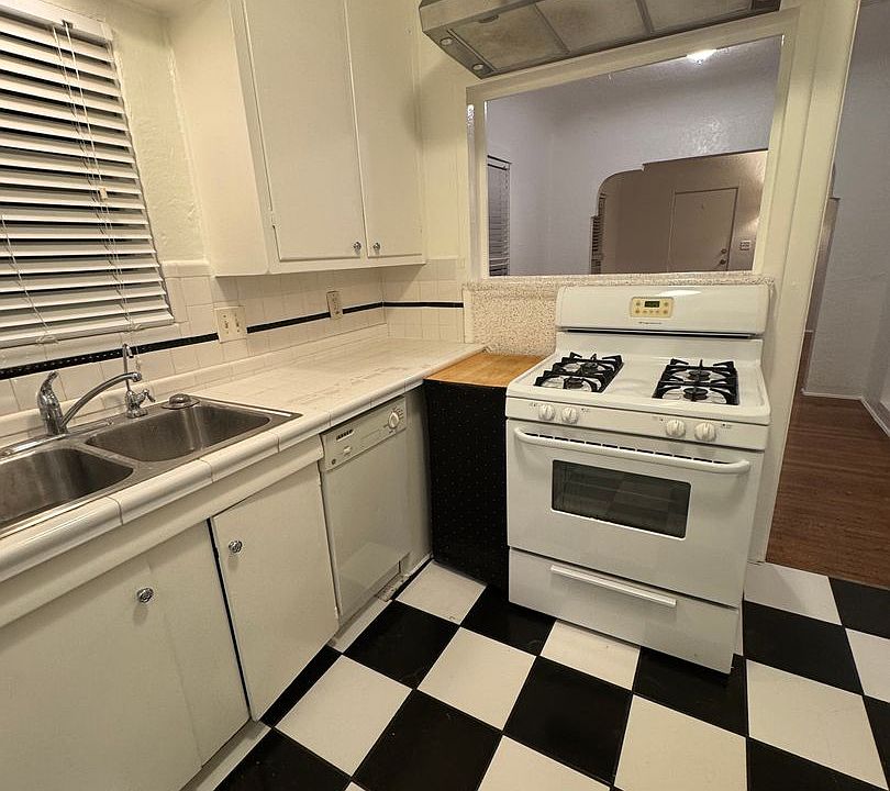 1st image of 3130 41st St