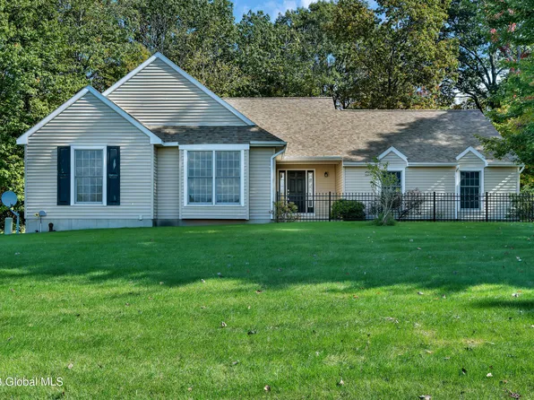 138 Valley View Boulevard, Rensselaer, NY 12144