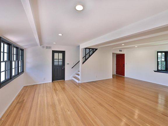 3rd image of 926 San Vicente Blvd