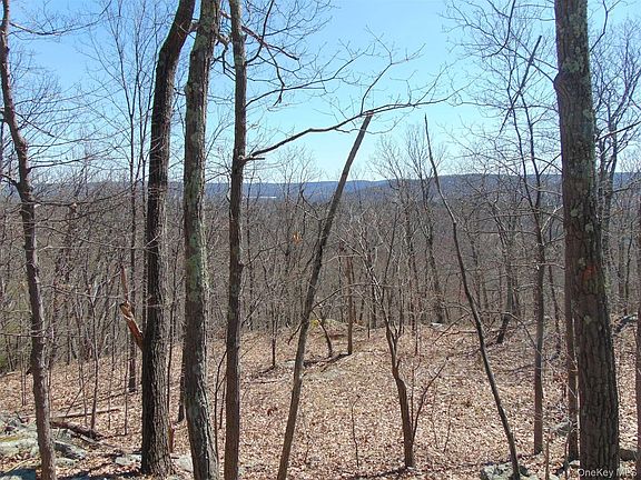 4th image of 382 CEDAR HILL Road