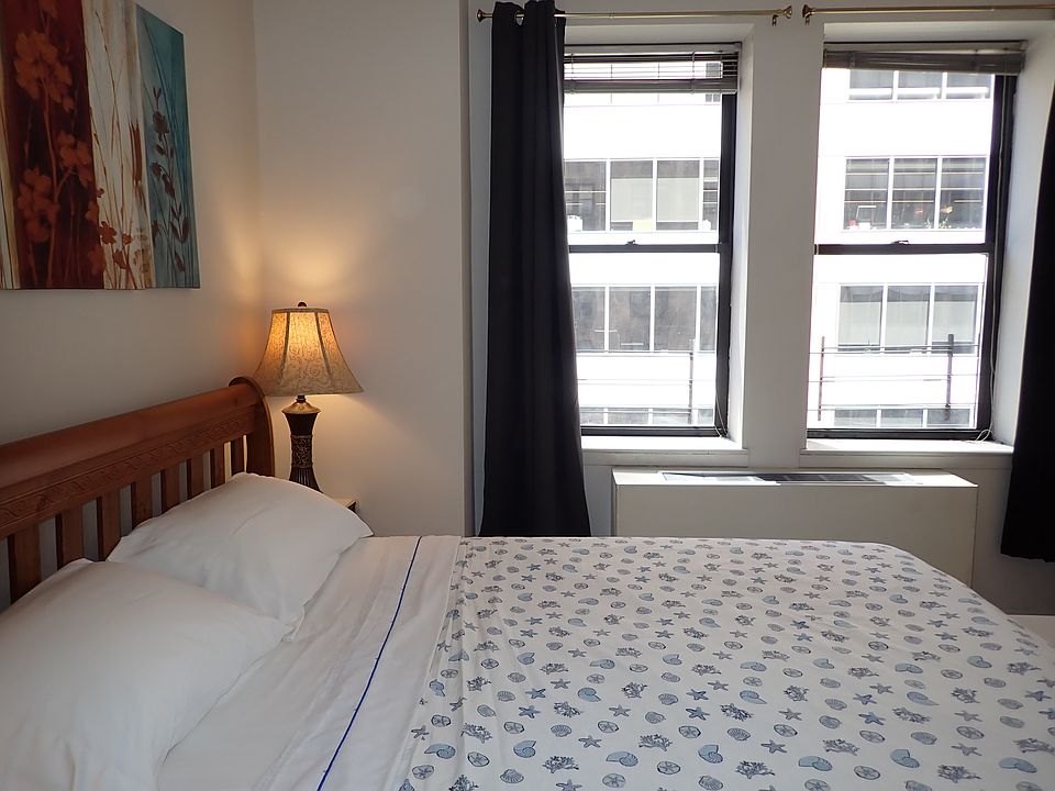 1st image of 150 W 51st St APT 1027