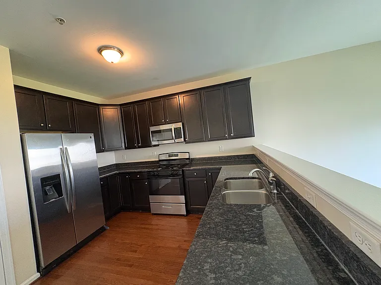 948 King Way — Photo 10