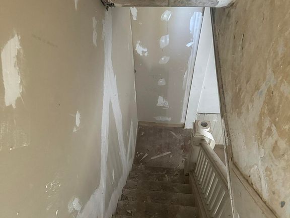 4th image of 124 S Maple St