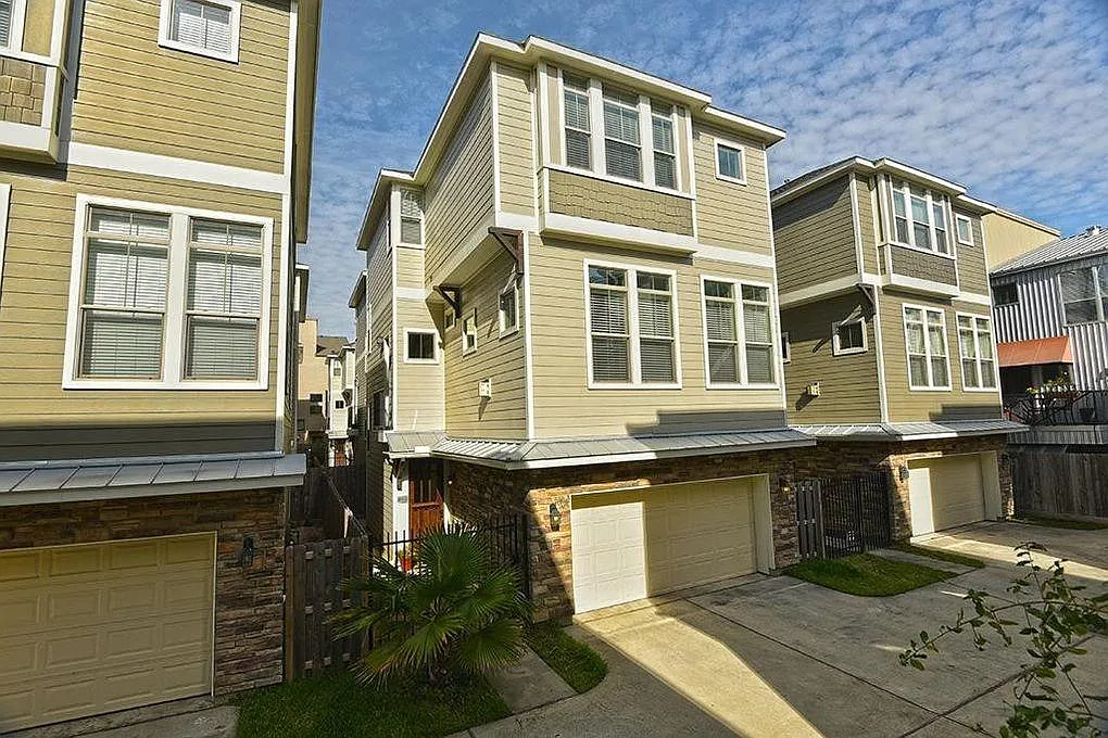 3 bed, 3.5 bath, 2156 sqft, $925 — Photo 1