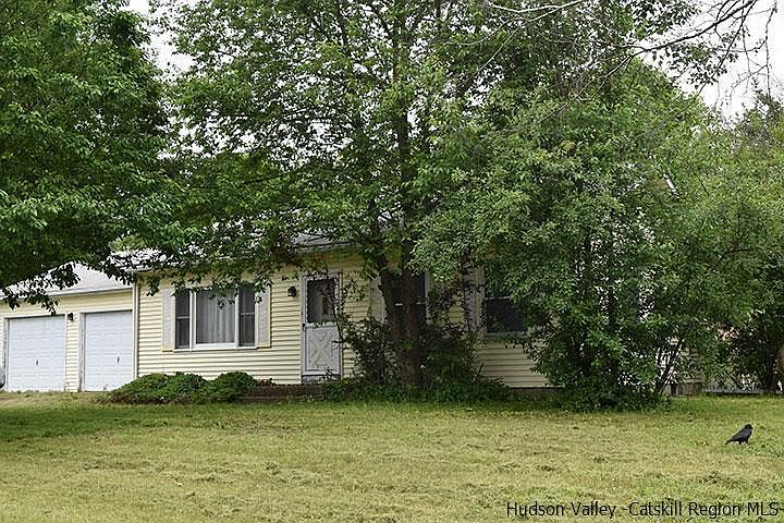 2nd image of 8 Hamilton Dr
