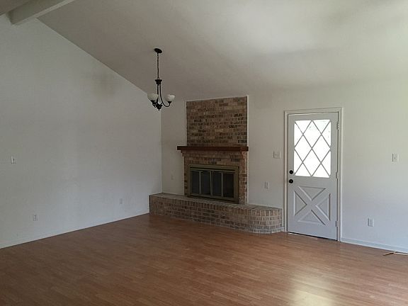 2nd image of 212 Oakwood Dr