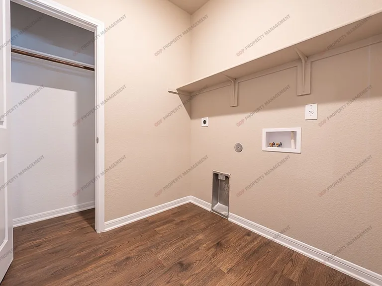 1242 Lakeway Crossing Dr — Photo 15