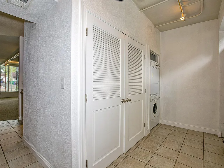 2916 Irving St — Photo 15