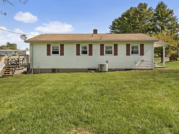3rd image of 136 Havenwood Ln