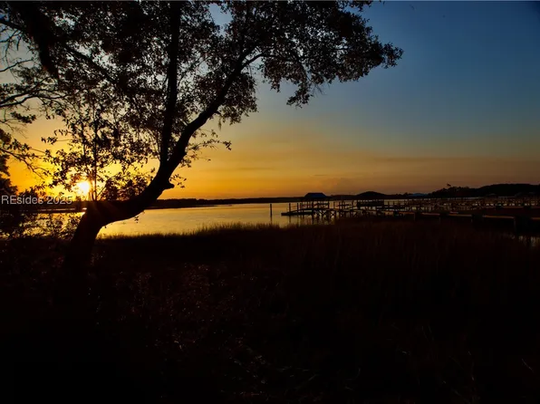 92 W River Dr, Beaufort, SC 29907