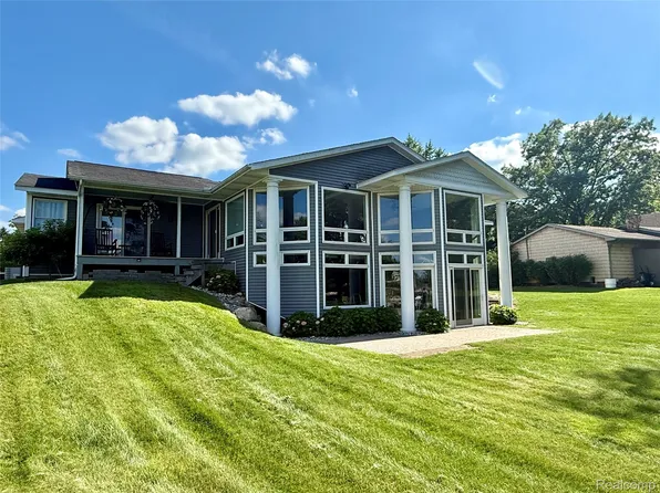 3780 Lake Lapeer Dr, Metamora, MI 48455