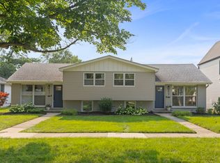 823 N Ellsworth St, Naperville, IL 60563