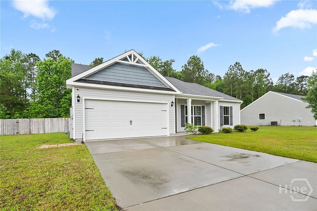 3 bed, 2.0 bath, 1662 sqft, $2,400 — Photo 1