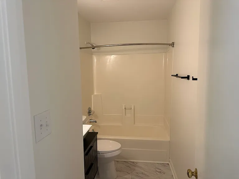 5335 Wayne St #D — Photo 8
