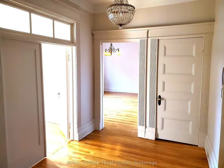 540 Gilmour St #1 — Photo 3