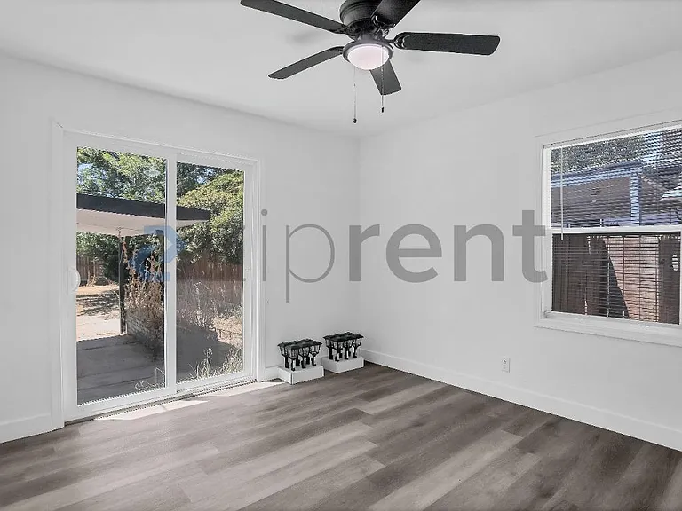 503 W Fountain Way — Photo 22