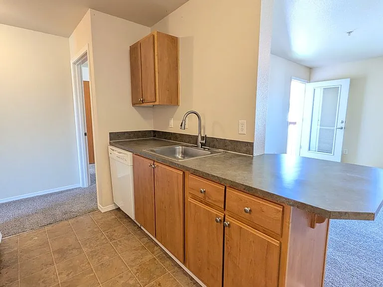 Wellesley Park Apartments — Photo 115