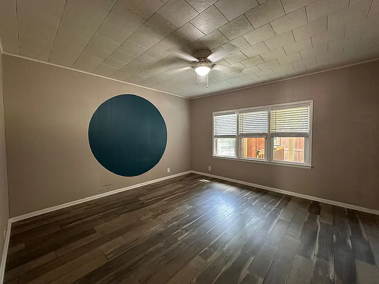 2403 Austin Ave — Photo 9