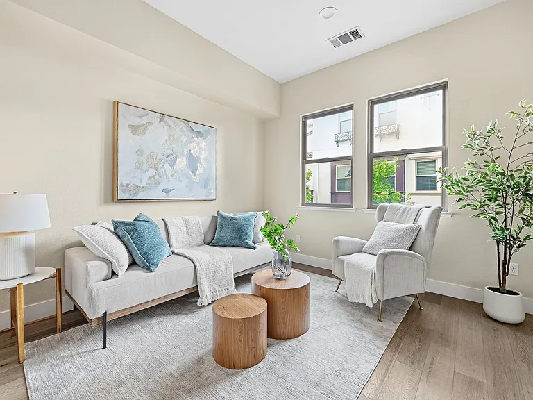 2065 San Luis Ave — Photo 17