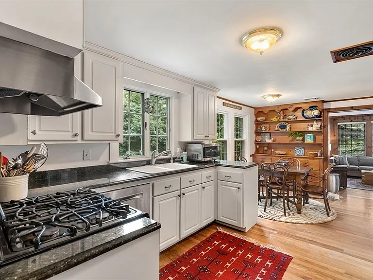 11 Nantucket Rd — Photo 10