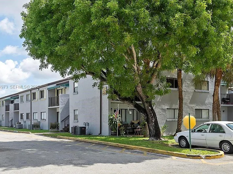 7403 SW 152nd Ave #204-2 — Photo 3